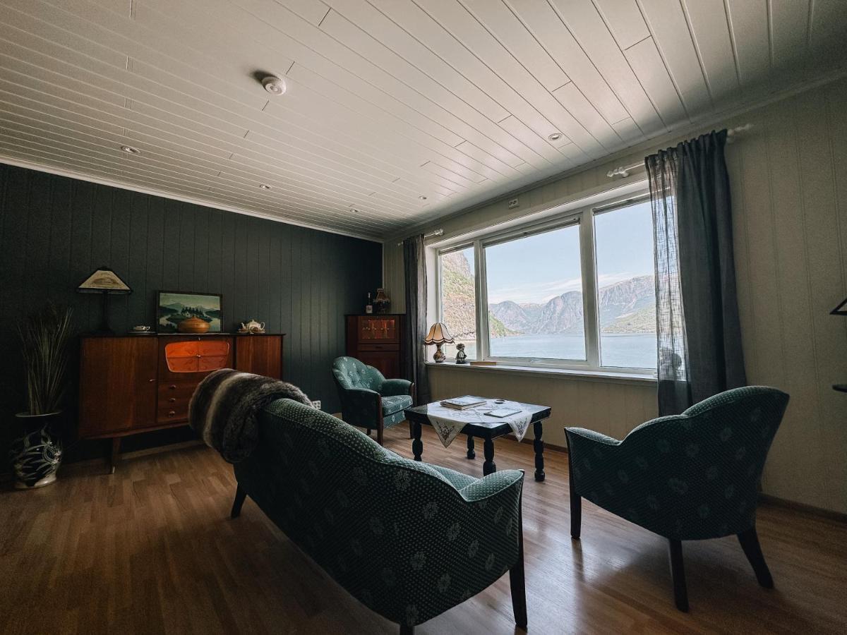 Svingen Guesthouse - Panoramic Fjord Views In Flam Exterior photo