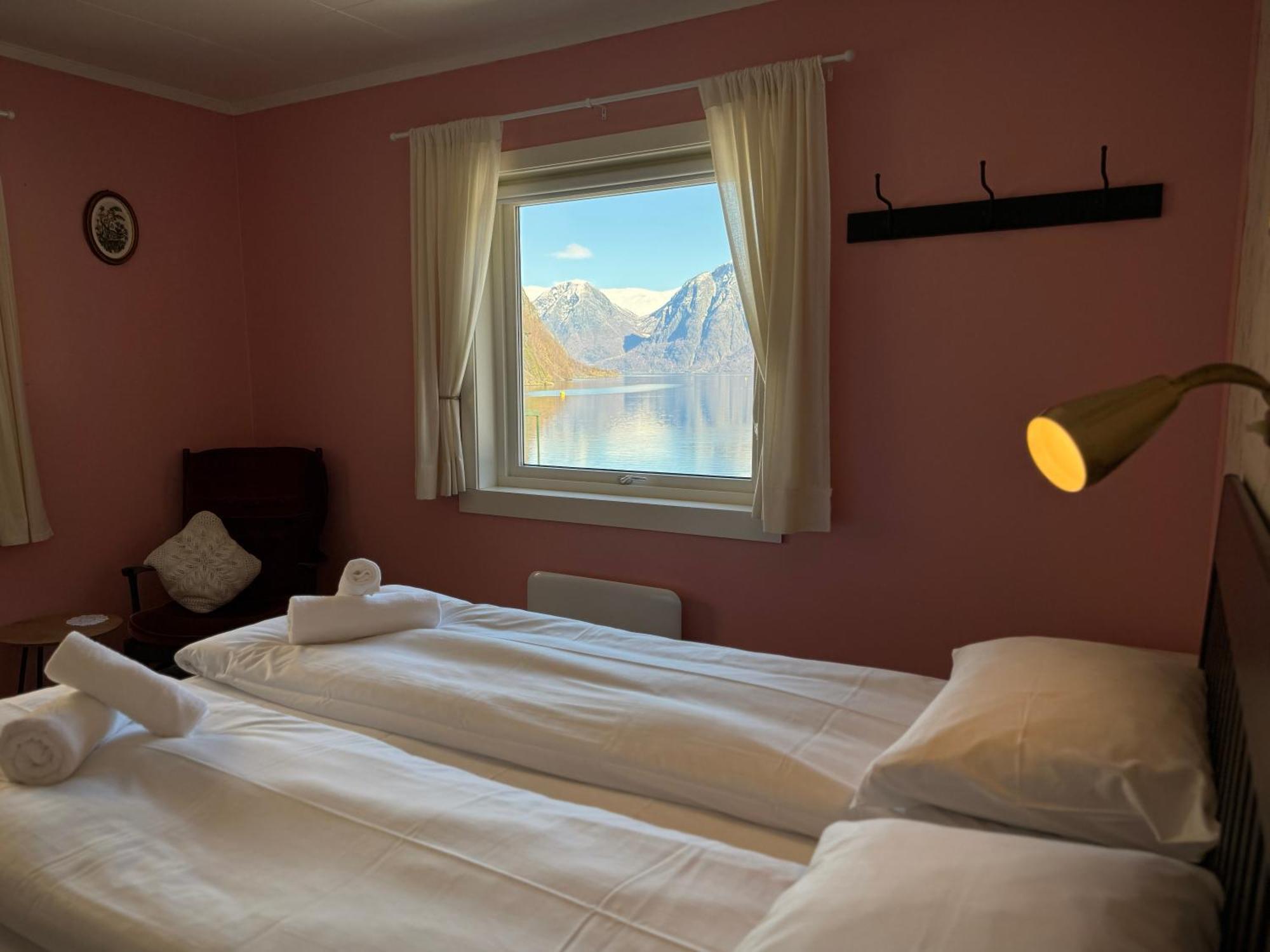 Svingen Guesthouse - Panoramic Fjord Views In Flam Exterior photo