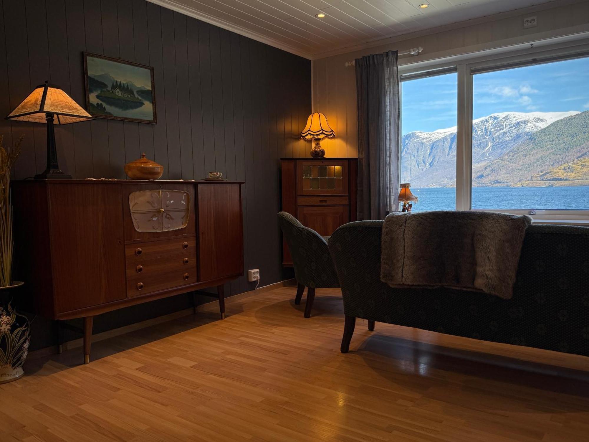 Svingen Guesthouse - Panoramic Fjord Views In Flam Exterior photo